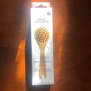 NIB Daily Concepts Facial Dry Brush Gentle